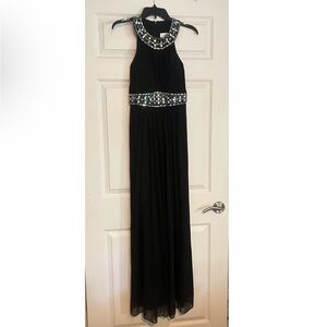 Elegant Black Gown with Silver Accents Size 8